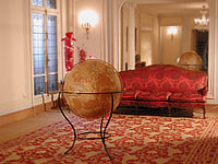World Globes Plaza Athénée